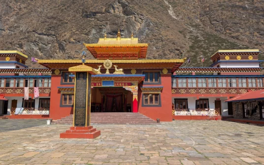 Manaslu Tsum Valley Round Trek 20 Days