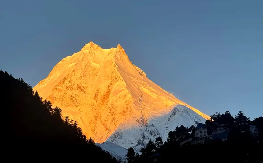 Manaslu Circuit Trek in November