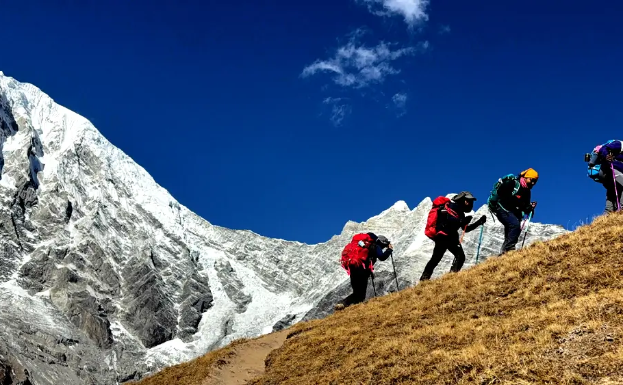 Yala Peak Climbing in December